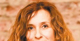 MÜGE İPLİKÇİ KİMDİR?