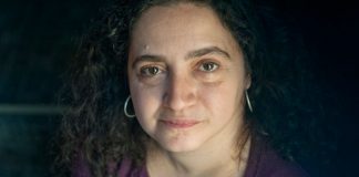 KARİN KARAKAŞLI KİMDİR?