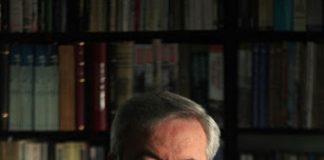 BEŞİR AYVAZOĞLU KİMDİR?