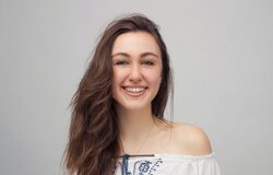 ALYA ÖZTANYEL KİMDİR?
