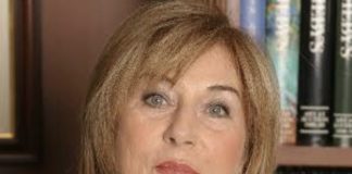 AYŞE KULİN KİMDİR?