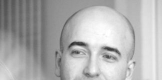 ENİS AKIN KİMDİR?