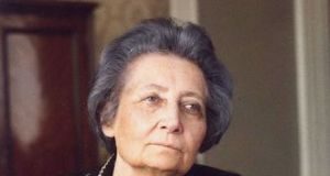 SAMİHA AYVERDİ KİMDİR?