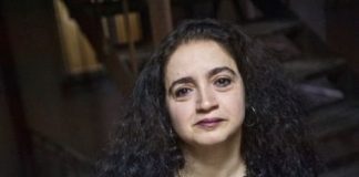 KARİN KARAKAŞLI KİMDİR?