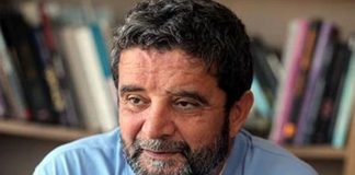 MÜMTAZER TÜRKÖNE KİMDİR?