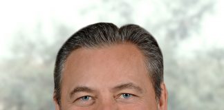 HAKAN ÖZOĞLU KİMDİR?