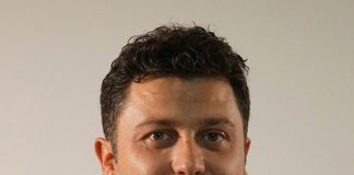 DİNÇER DEMİRKENT KİMDİR?