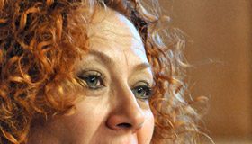 MEYDA YEĞENOĞLU KİMDİR?